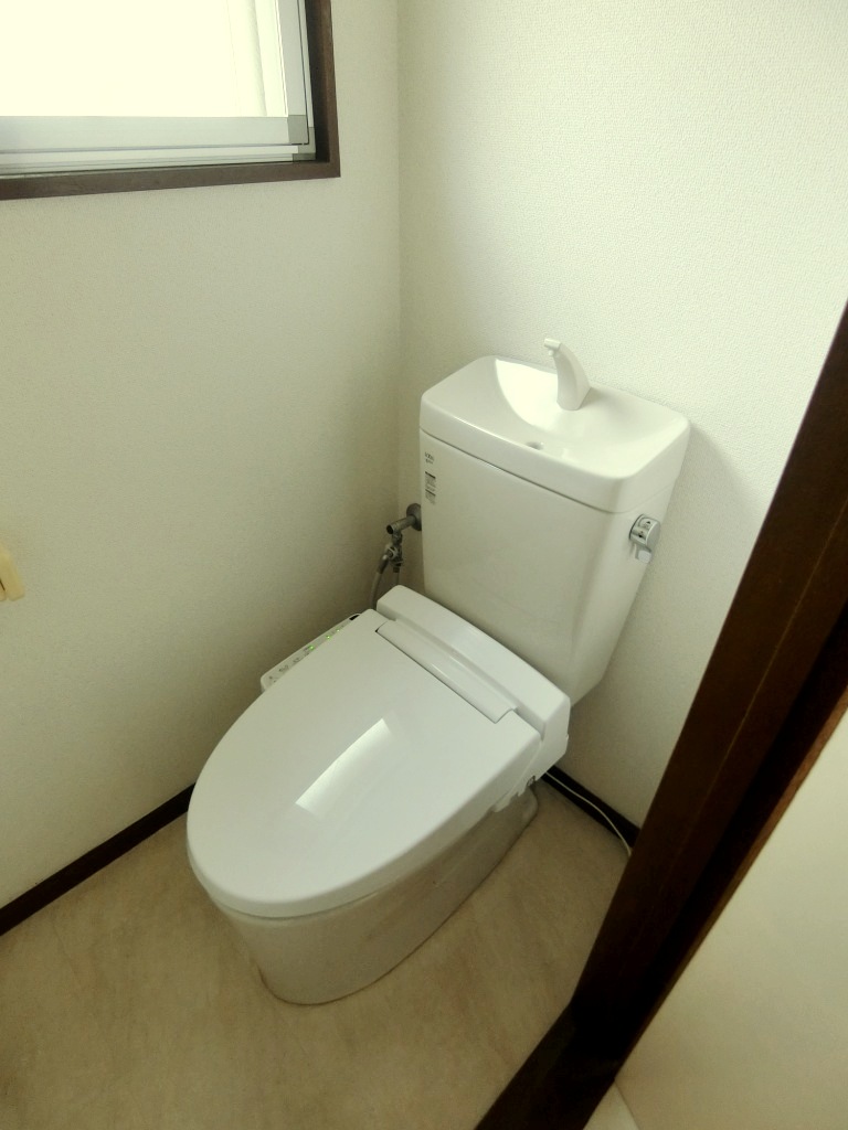 トイレ　ウォシュレット取付済み