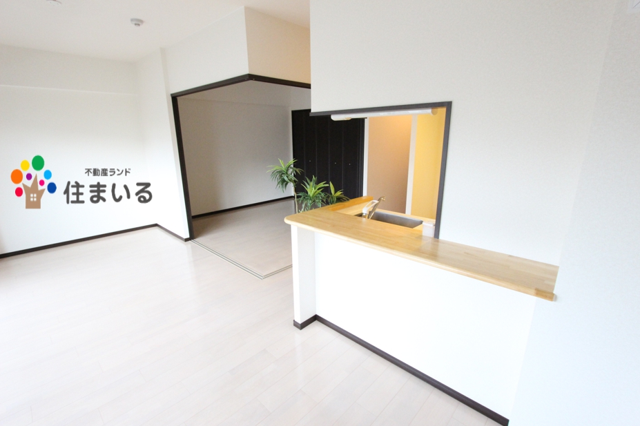 コンビニ　ファミリーマート緑尾崎山店（コンビニ）まで136m