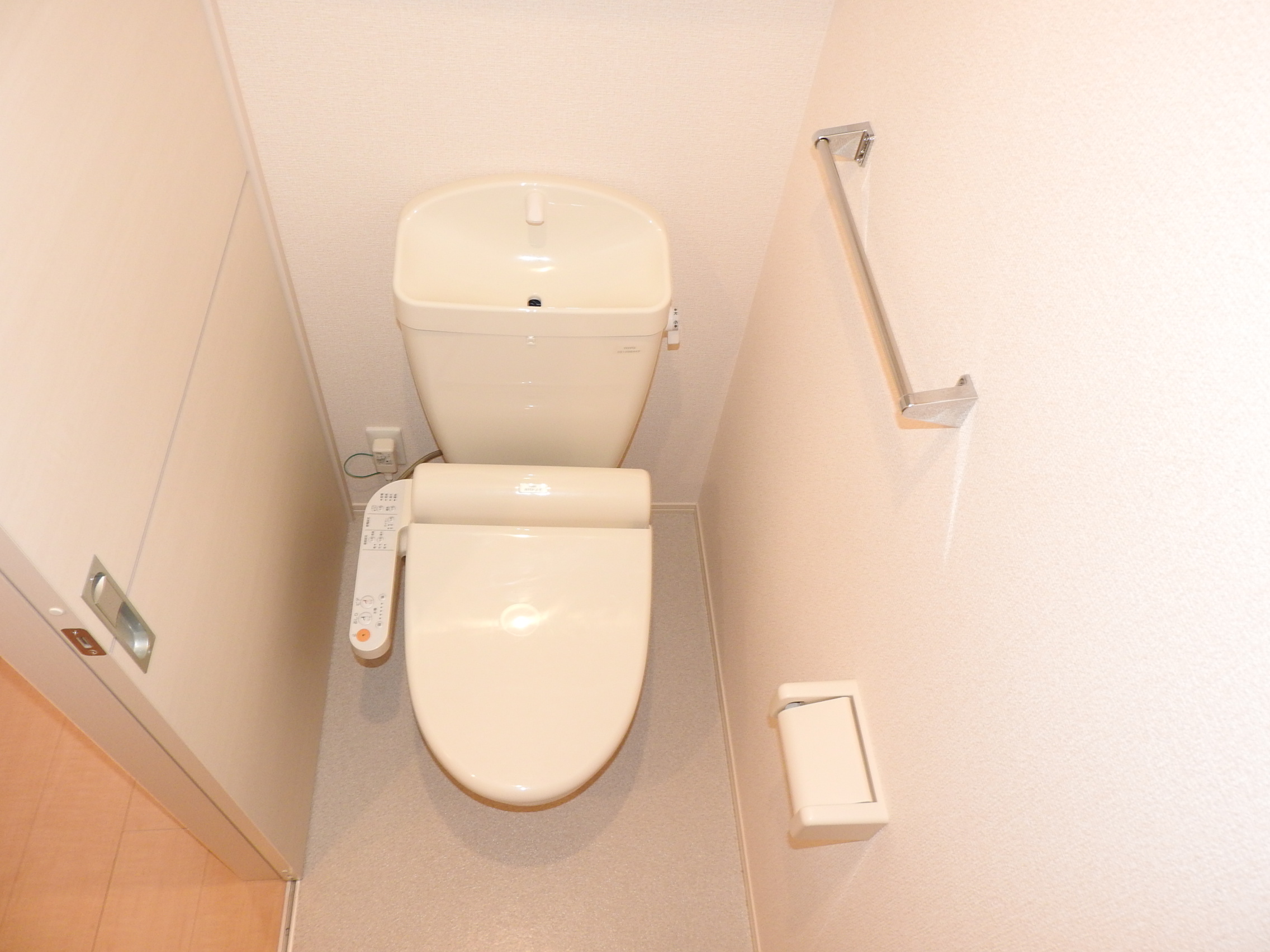 トイレ　温水洗浄便座付