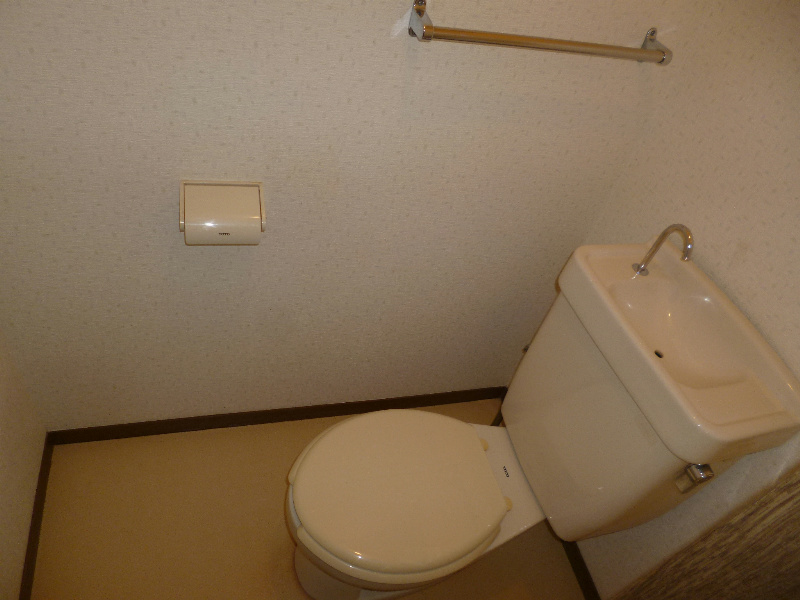 トイレ　バストイレ別で快適にお使いいただけます。