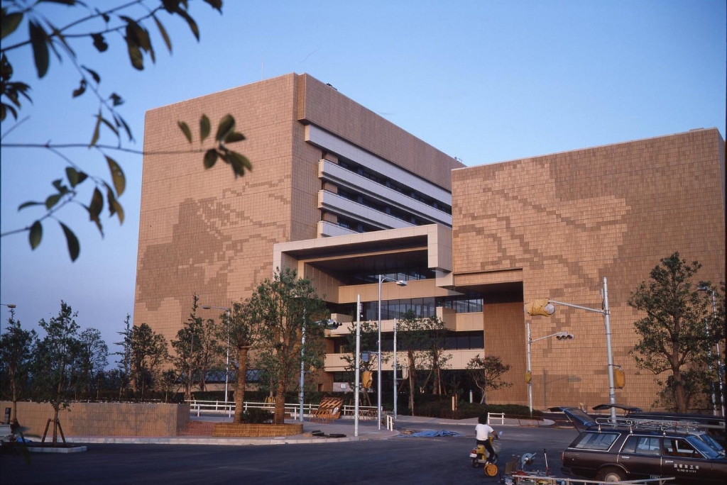 役所　八王子市役所（役所）まで664m