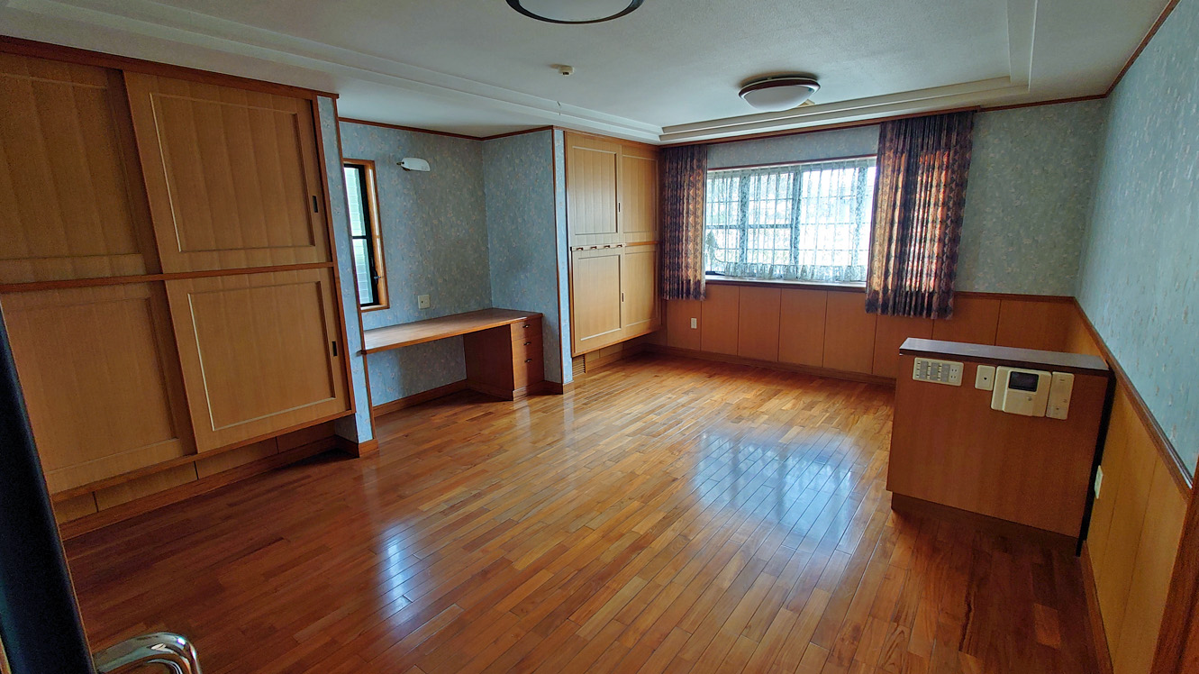 居室・リビング　◆インターホンの高さなど、バリアフリーを意識した仕様です