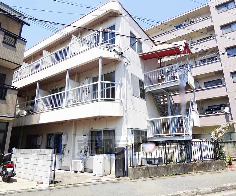 京都市右京区西院松井町のマンションの建物外観