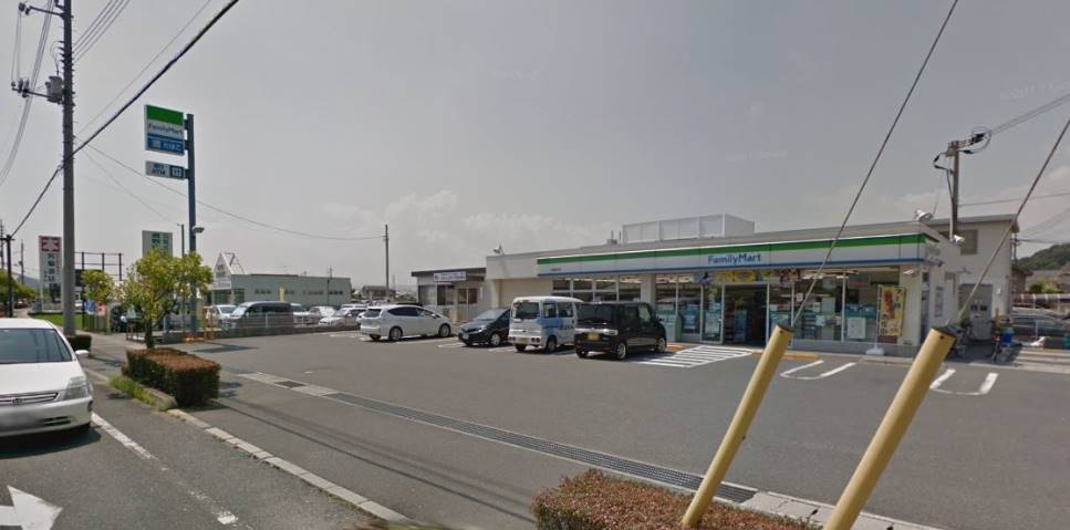 コンビニ　ファミリーマート（コンビニ）まで548m