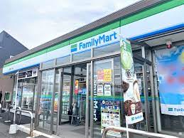 コンビニ　ファミリーマート成沢ベガス店（コンビニ）まで66m