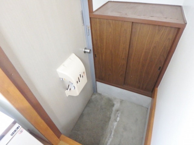 玄関　段差がございます。