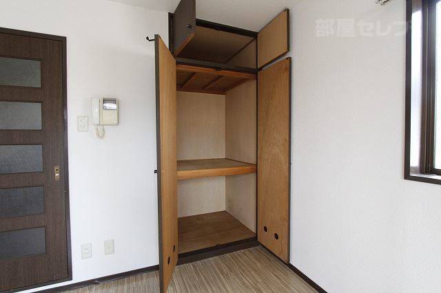 収納　※２０５号室の写真です。