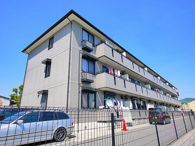 桜井市大字外山のアパートの建物外観