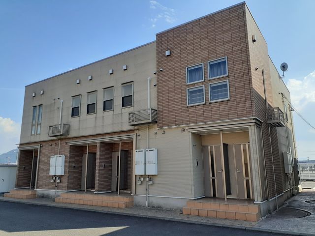 鯖江市下河端町のアパートの建物外観