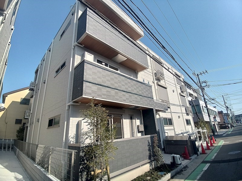 横浜市神奈川区西寺尾のアパートの建物外観