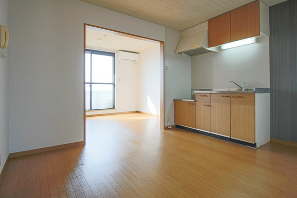 キッチン　同じ建物の別の部屋