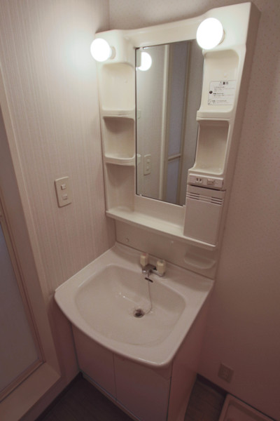 洗面設備　同じ建物の別の部屋