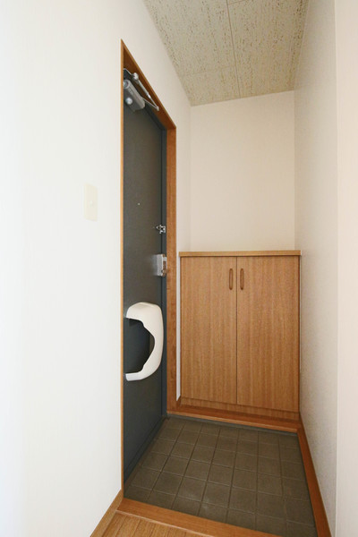 玄関　同じ建物の別の部屋