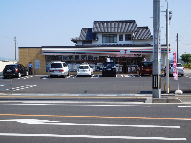 コンビニ　セブンイレブン松江楽山店（コンビニ）まで730m