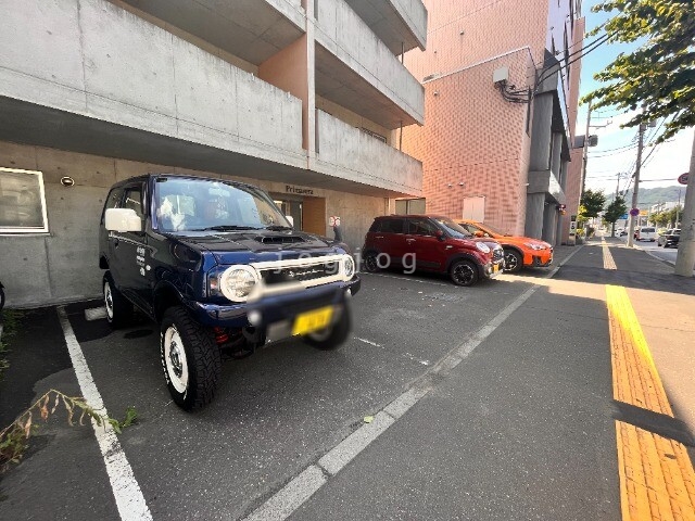 【プリマベーラ二十四軒の駐車場】