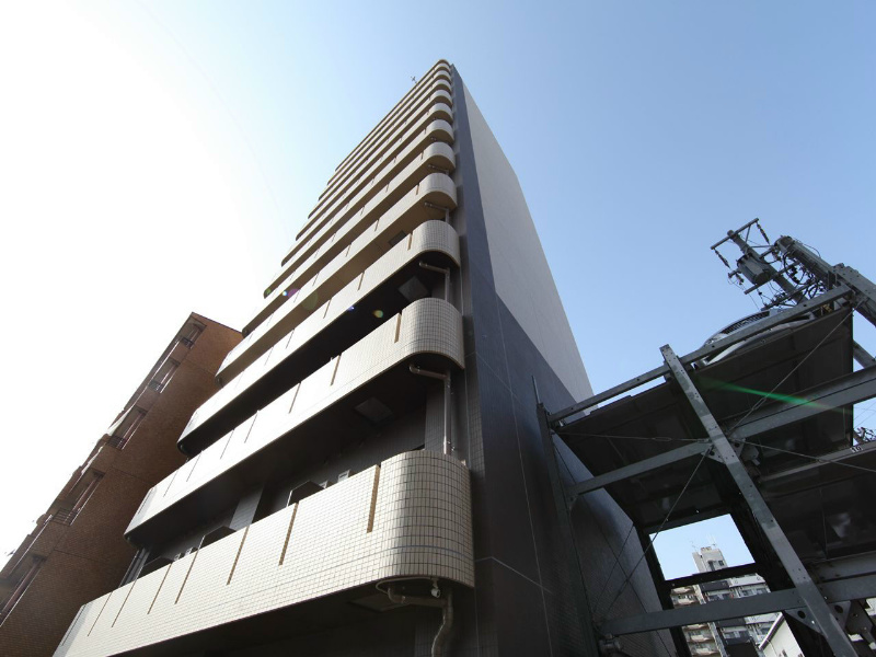 名古屋市中川区八熊のマンションの建物外観