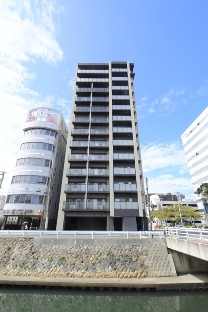 サンレリウス小倉駅南の建物外観