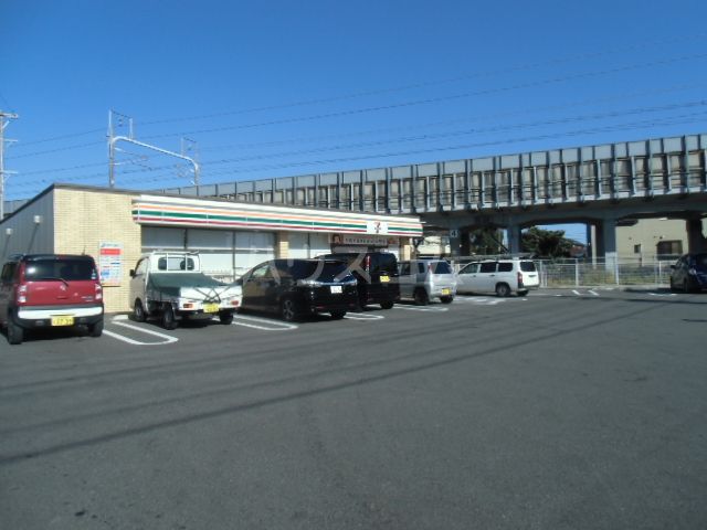 【知立市谷田町西のアパートのコンビニ】