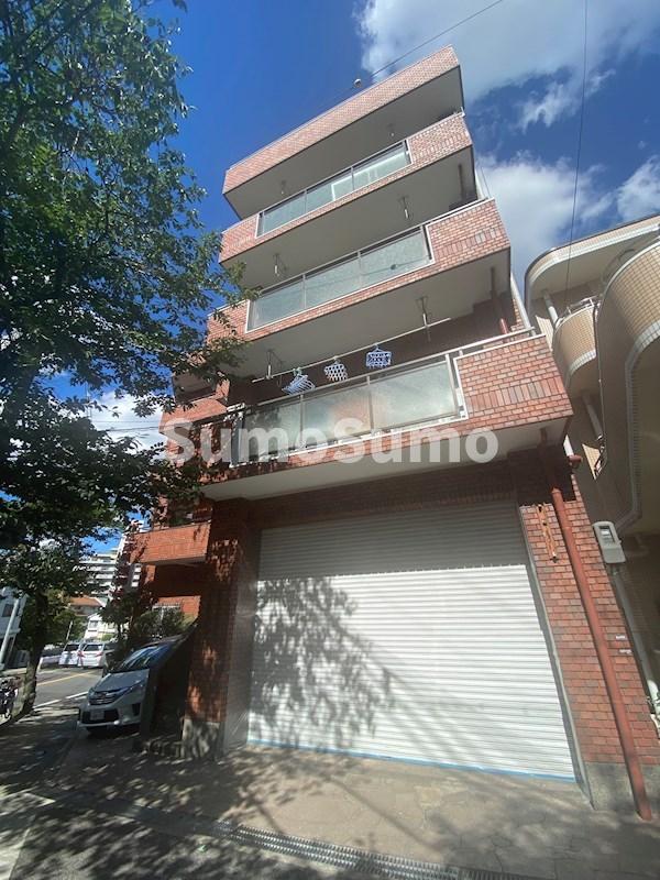 エントランス　落ち着いたエントランスです