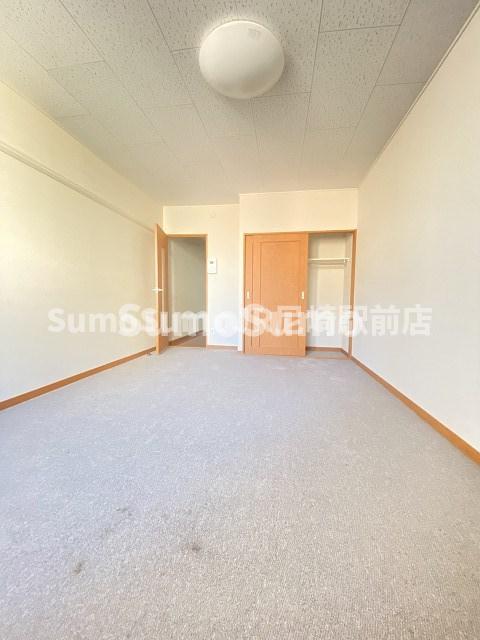 その他部屋・スペース　開放的な寝室です