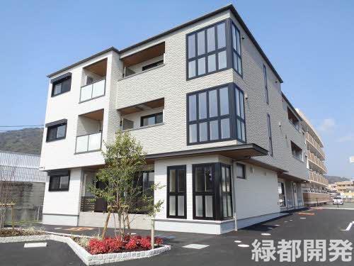 山口市小郡明治のマンションの建物外観