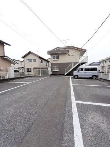 【福山市千田町のアパートの駐車場】