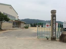 【福山市千田町のアパートの小学校】