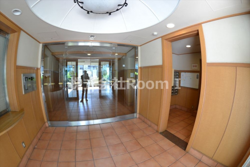 エントランス　清潔なエントランスです