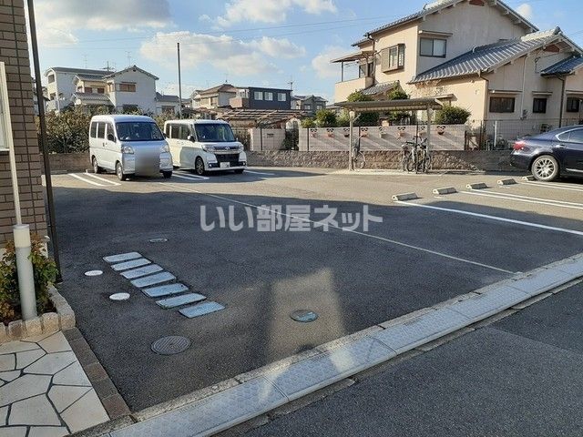 【香芝市磯壁のアパートの駐車場】