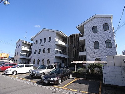 川口第一マンションの建物外観