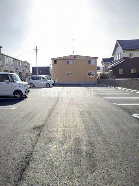 【ミル　ハピネス　Ａの駐車場】