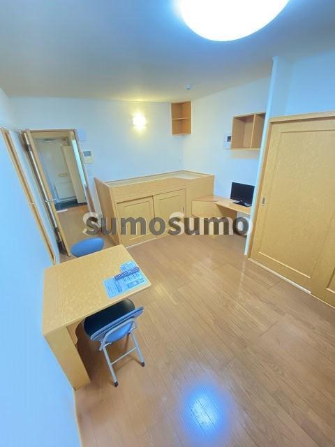 居室・リビング　こちらのリビングで趣味の時間をお楽しみください