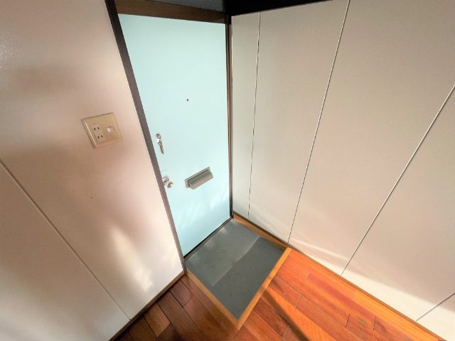 玄関　写真は同タイプ・別号室です。