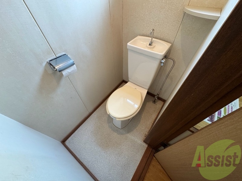 トイレ　こちらはトイレです。清潔感があり、安心して使用できます。