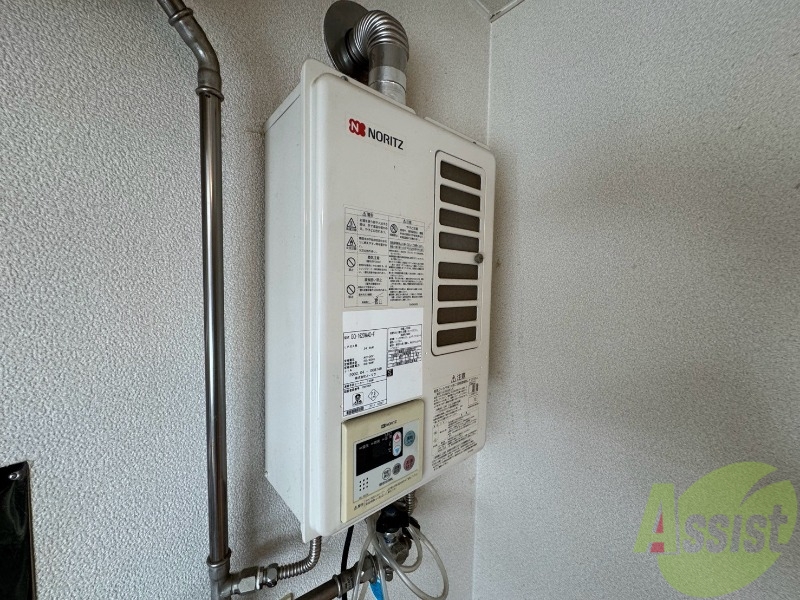 その他設備　給湯器です。操作しやすいパネルになってます。