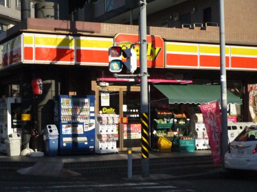 コンビニ　デイリーヤマザキ ニュータウン加賀原店（コンビニ）まで2m