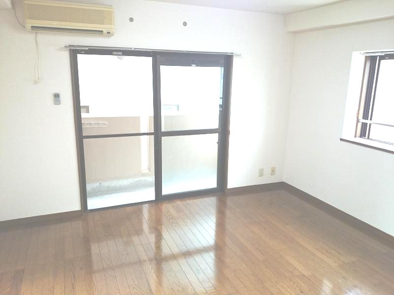 居室・リビング　505号室写真使用