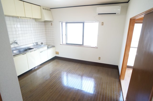 居室・リビング　広々ダイニングキッチンです