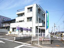 病院　岡田クリニック（病院）まで560m