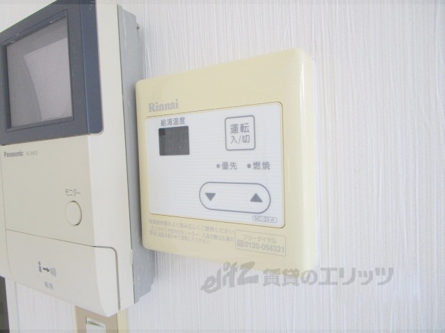 その他設備　給湯器リモコン