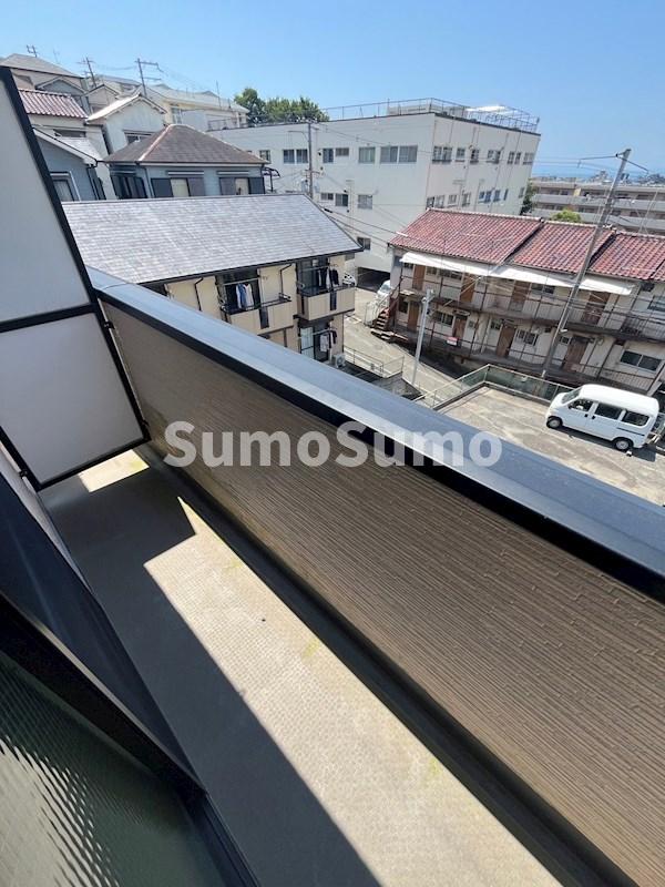 バルコニー　外からの目が気にならないバルコニーで洗濯物が干せます