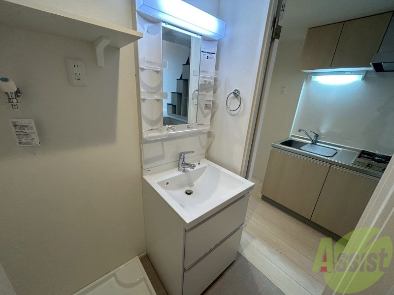 洗面設備　収納スペースも多く付いており、収納物が増えても安心ですね。