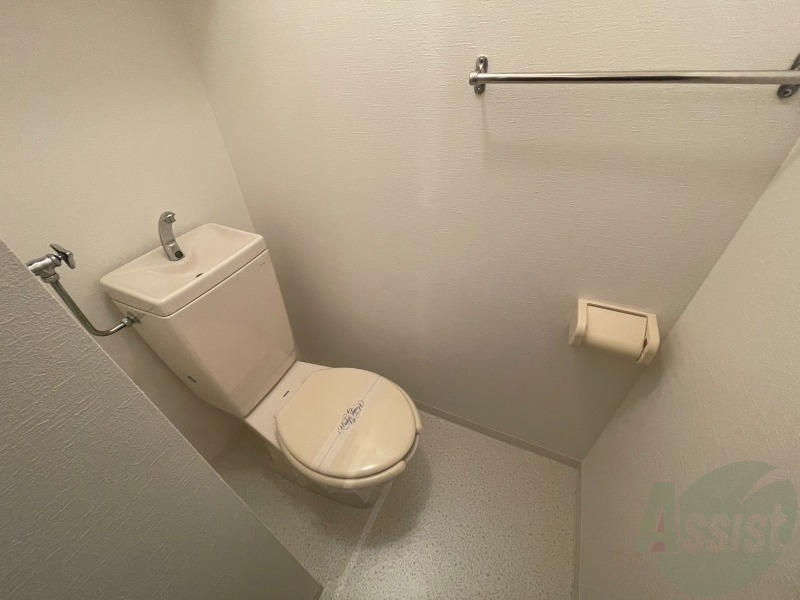 トイレ　こちらはトイレです。清潔感があり、安心して使用できます。