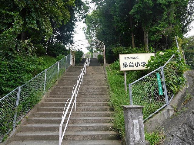 小学校　泉台小学校（小学校）まで700m