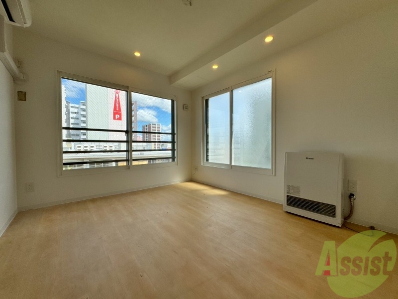 居室・リビング　広々としたリビングですね。使い勝手がよさそうですね！