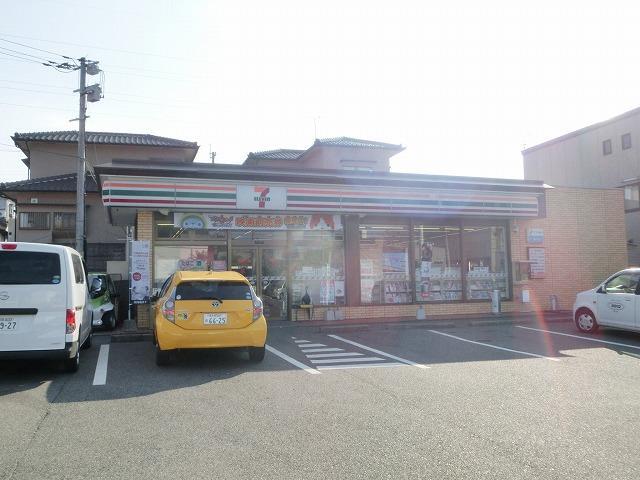 コンビニ　セブン‐イレブン／岡垣山田店（コンビニ）まで881m