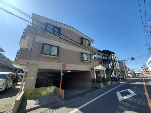 建物外観　★3口コンロ★都市ガス★地下駐車場★オートロック★エアコン★