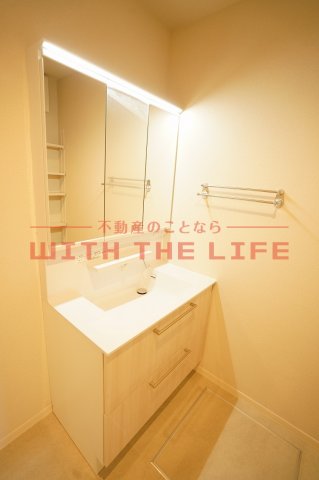 洗面設備　独立洗面台、朝の身支度には欠かせません