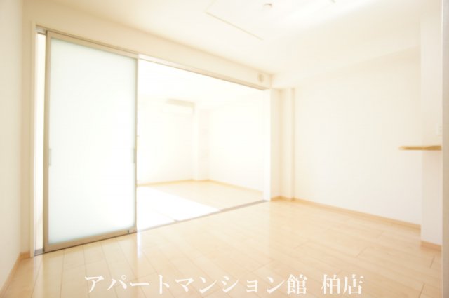 居室・リビング　★可動式間仕切りで広々使えます★