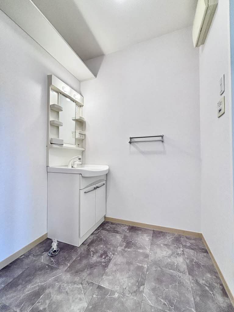 洗面設備　シャワー付き洗面台♪